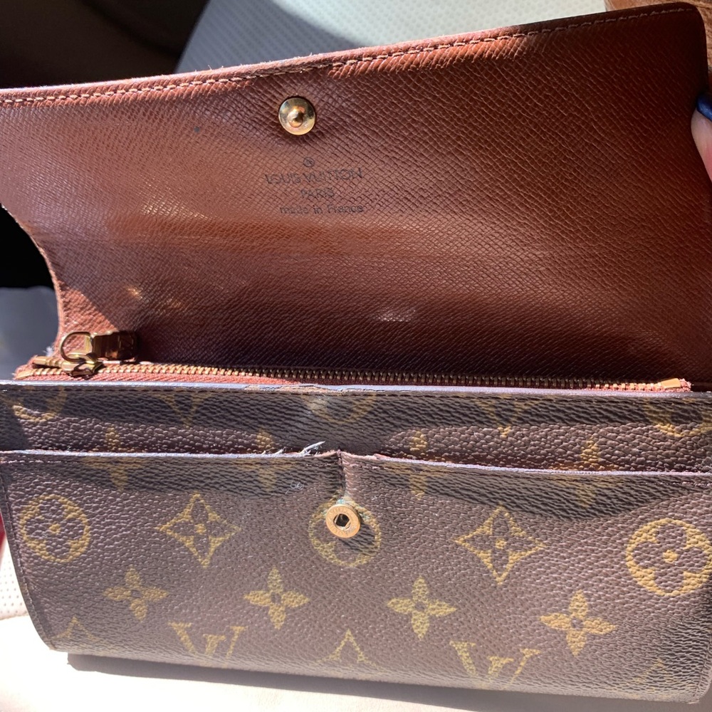 LV SARAH WALLET